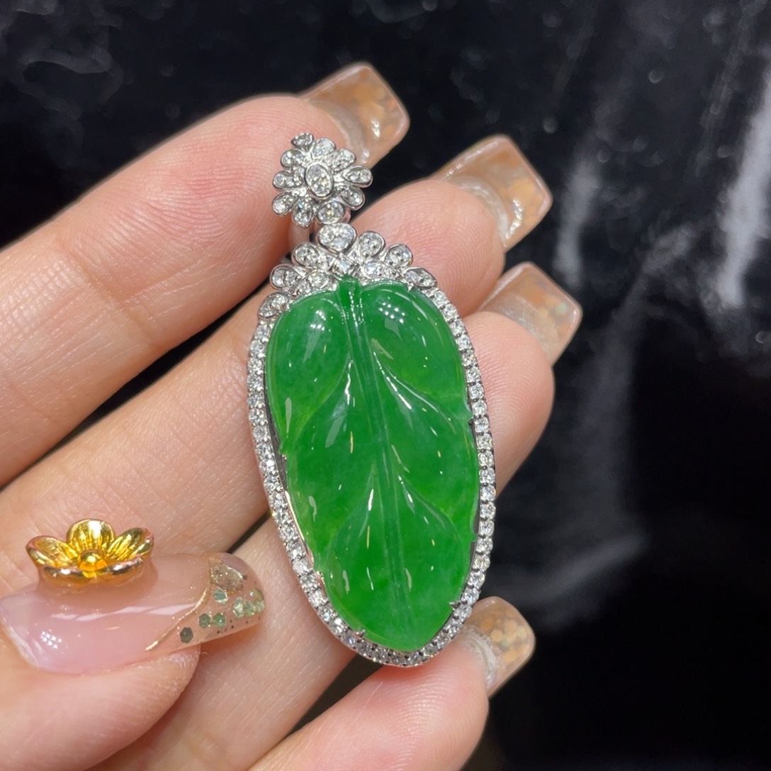 翡翠颈饰18K金镶嵌天然缅甸翡翠