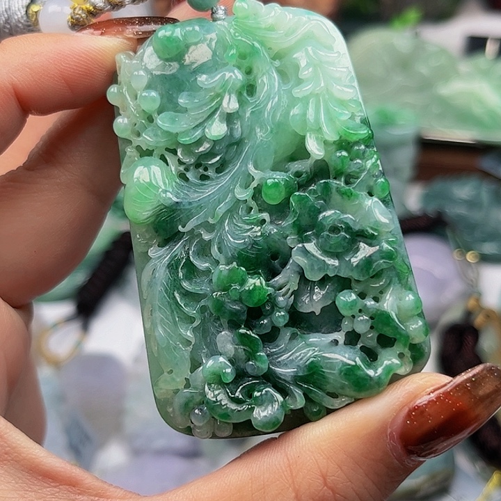 翡翠未镶嵌颈饰挂件