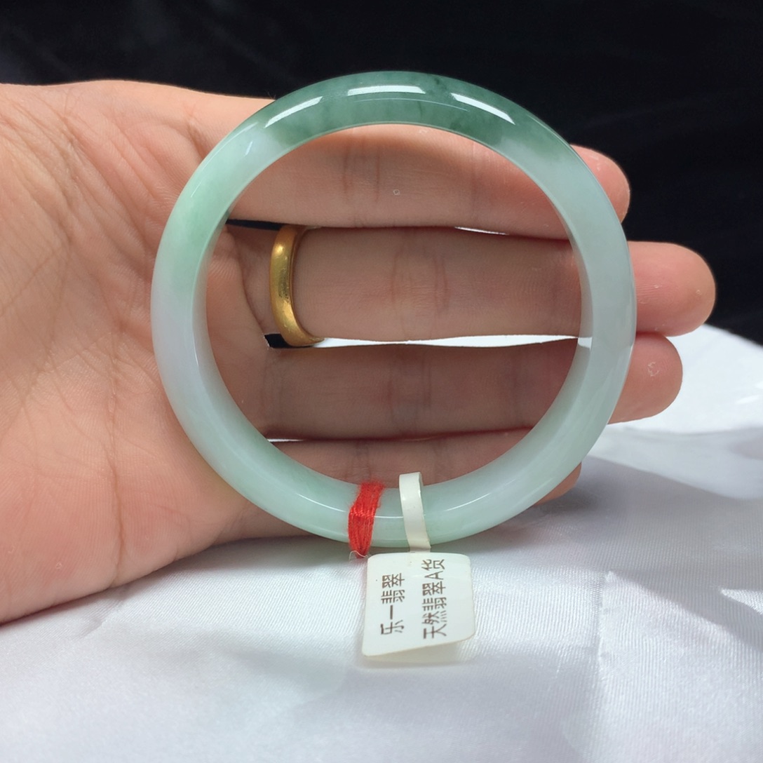 翡翠未镶嵌手镯（圆镯）56.1