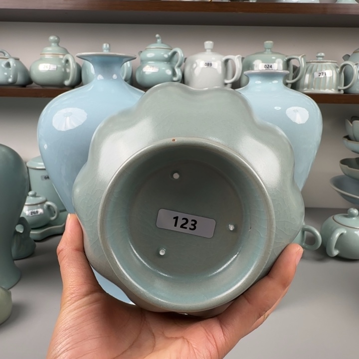 库***里瓷片汝瓷莲花碗支钉烧仿古釉大瑕不退不换123