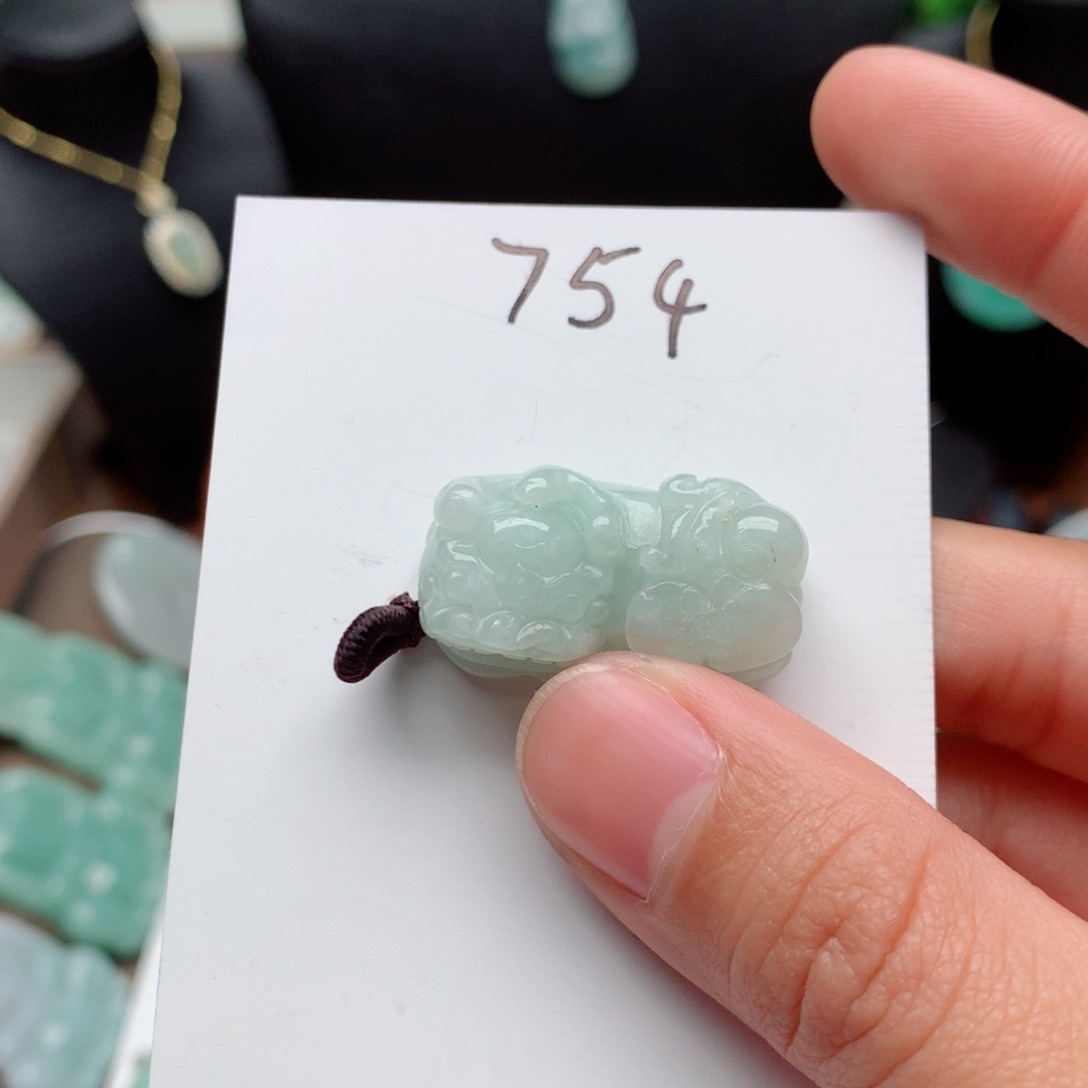 翡翠颈饰未镶嵌吊坠