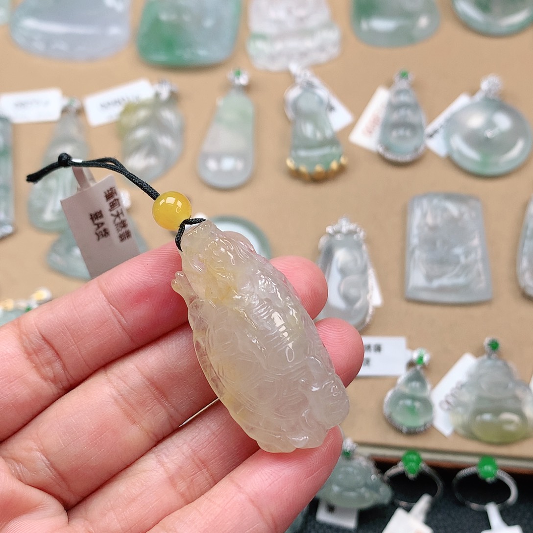 翡翠颈饰未镶嵌龙龟