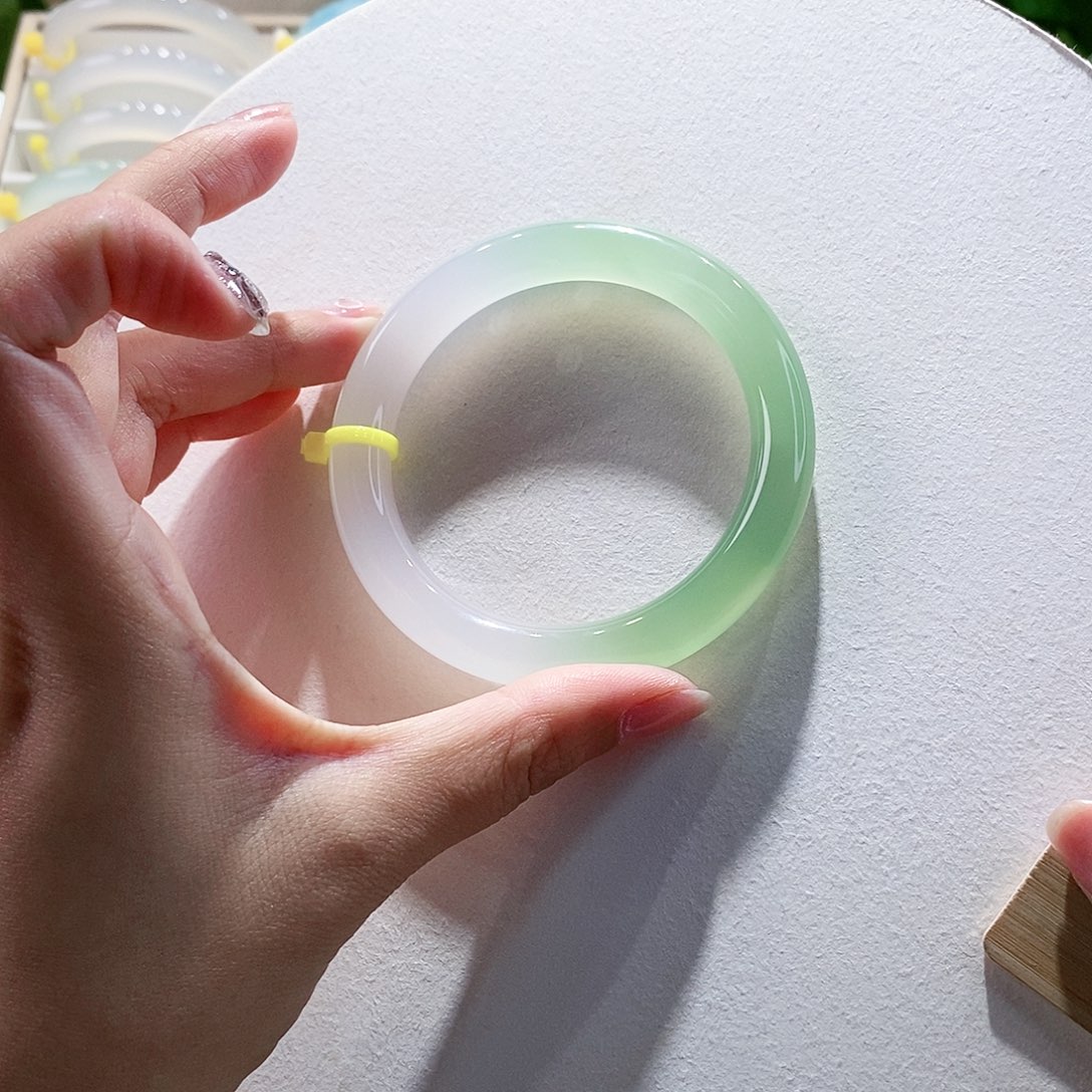 玛瑙/玉髓手镯未镶嵌56.8