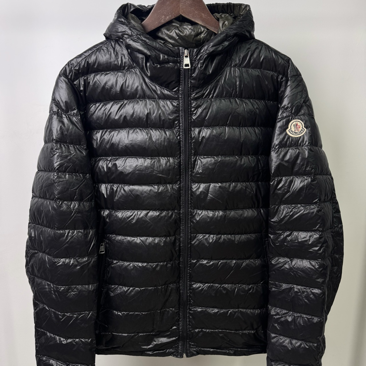 99新 MONCLER 薄款连帽羽绒服/3码/2511274