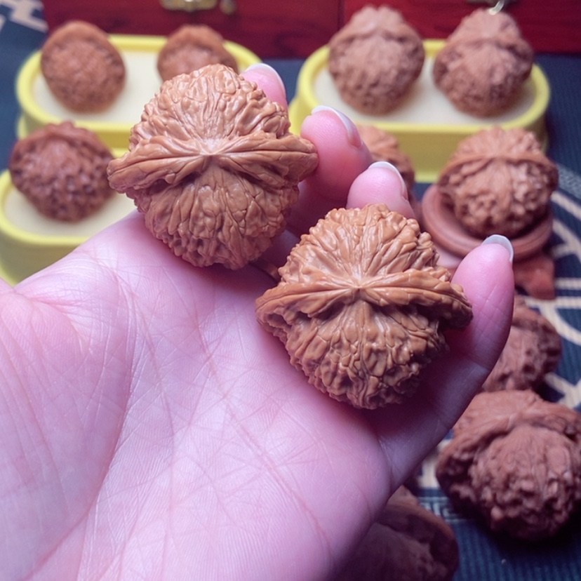 【闪购商品】文玩核桃把件白狮子