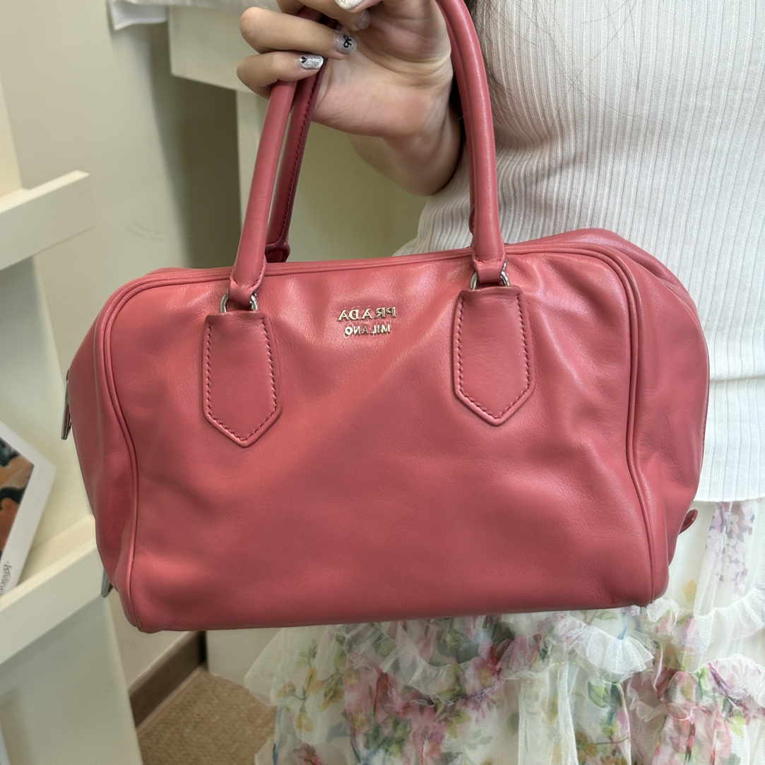 95新 Prada/普拉达 九五新粉色斜挎包