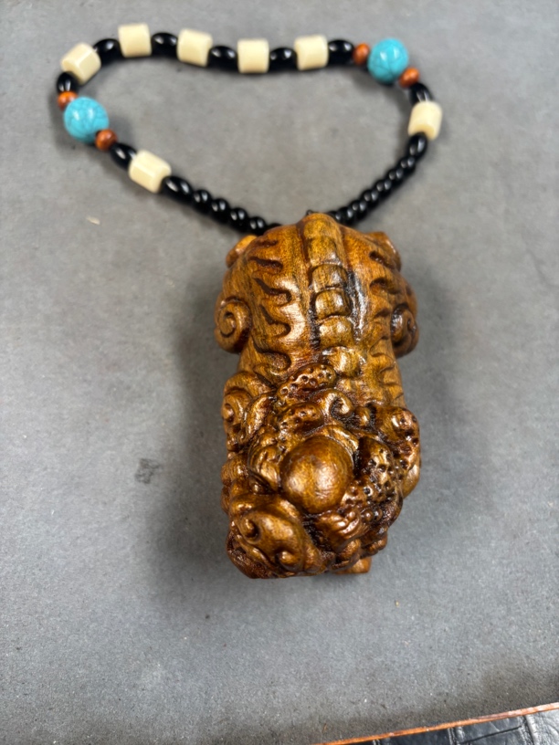 864沉木雕刻手把件