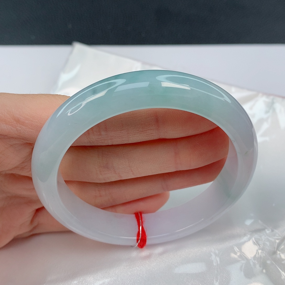 翡翠手镯未镶嵌57.7正圈淡蓝粉清爽胶润