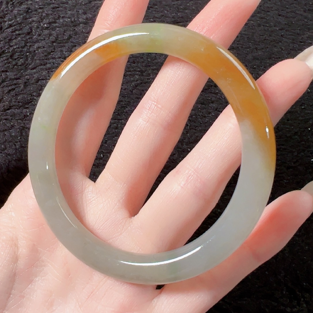 翡翠未镶嵌手镯签收后24小时鉴赏期，过时不退