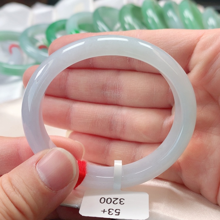 翡翠手镯未镶嵌缅甸A货翡翠手镯贵妃