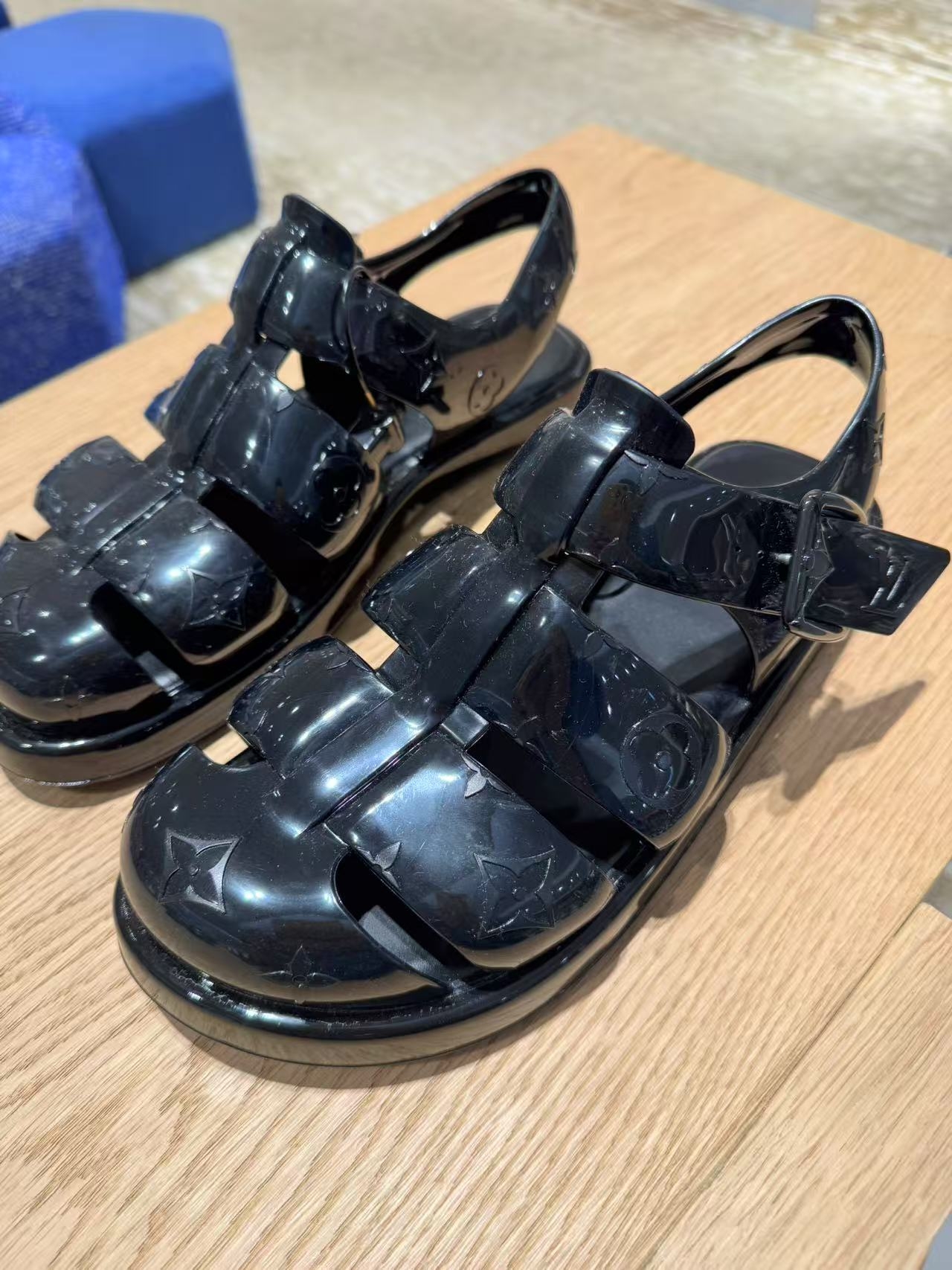 未使用 LouisVuitton/路易威登 lv 路易威登 Venice凉鞋