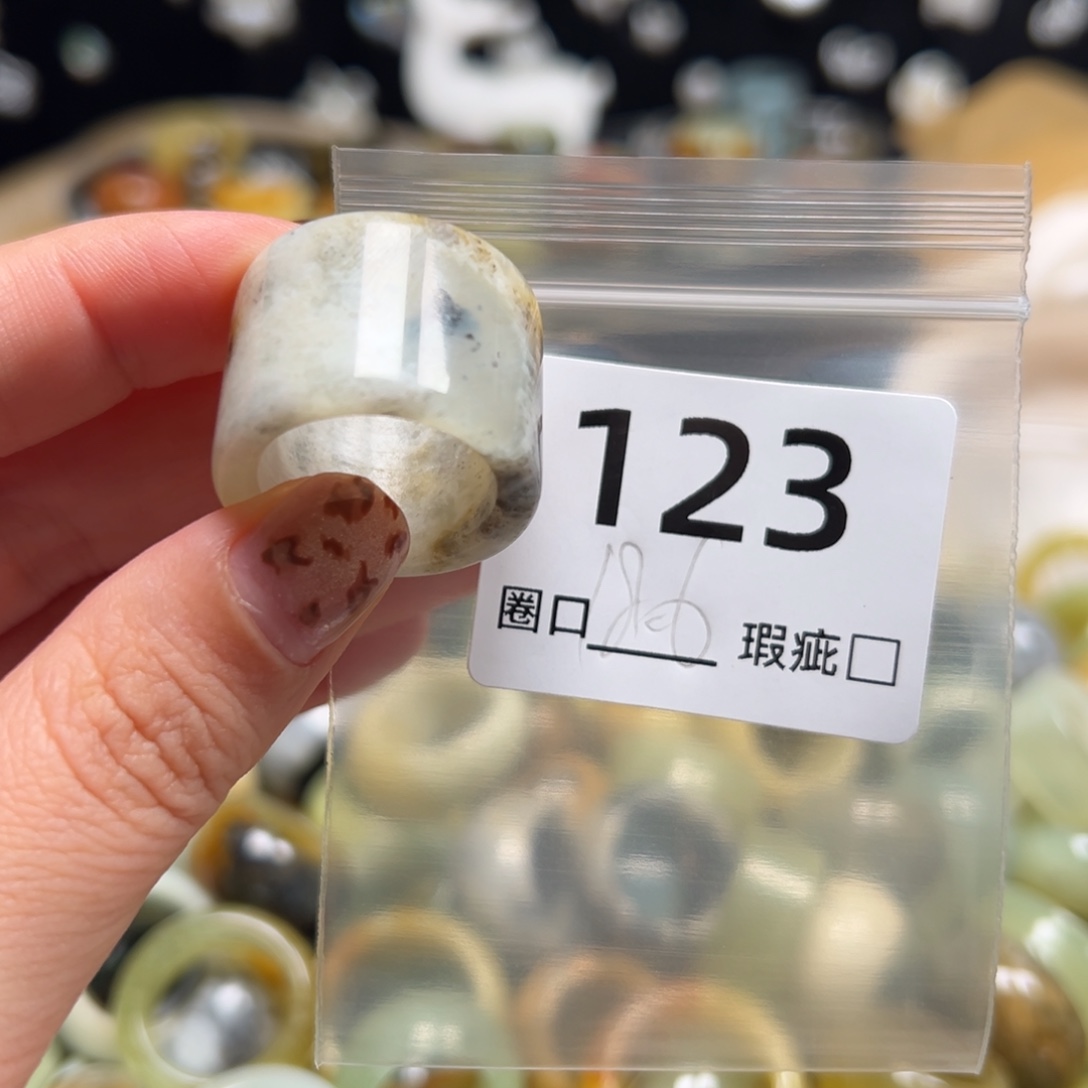 ****.蛇纹石玉未镶嵌戒指