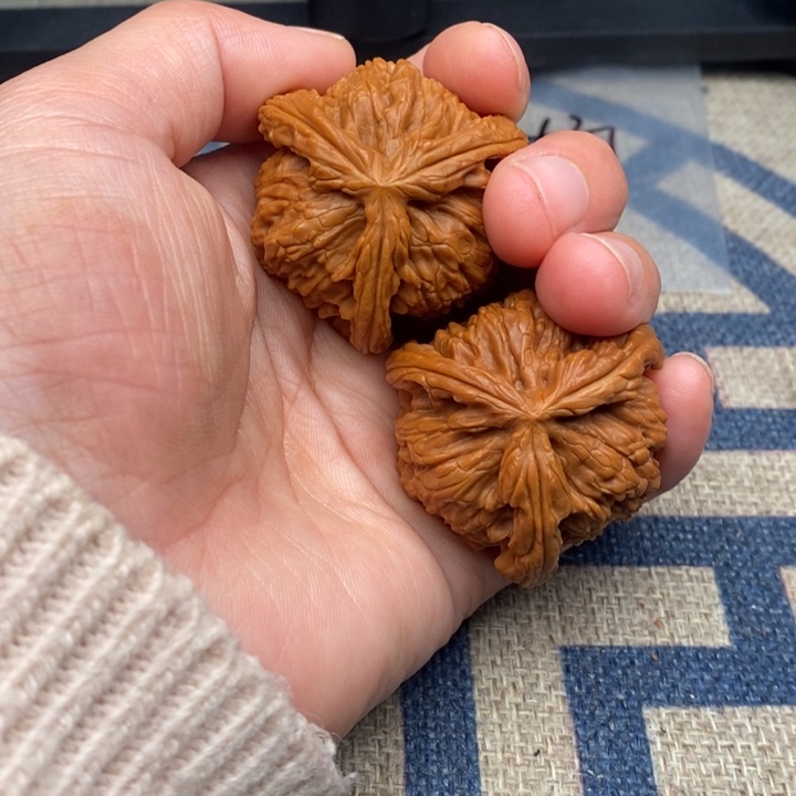 吊坠文玩核桃.***@三棱