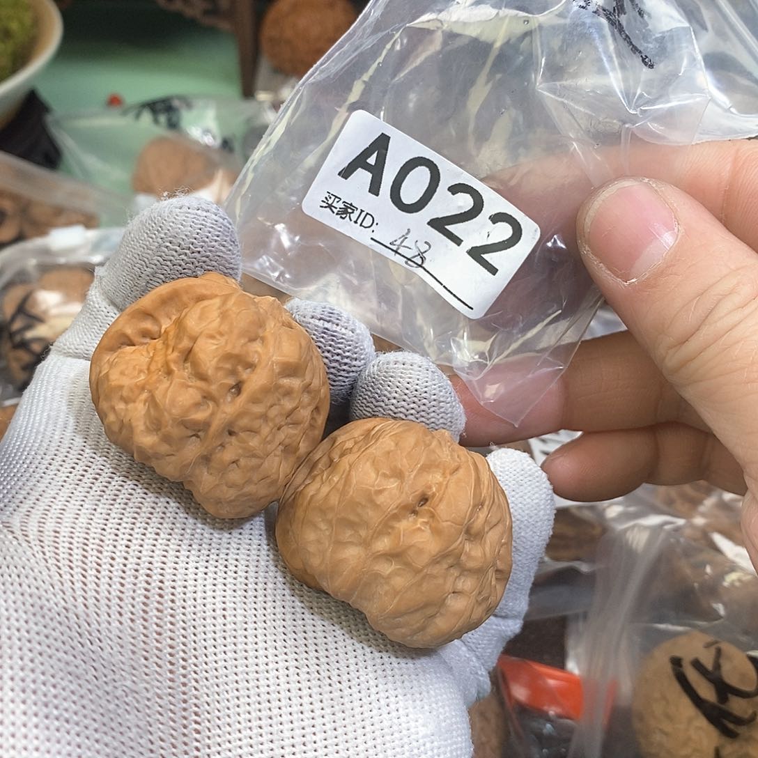 桃核把件?****?蛤蟆头。           