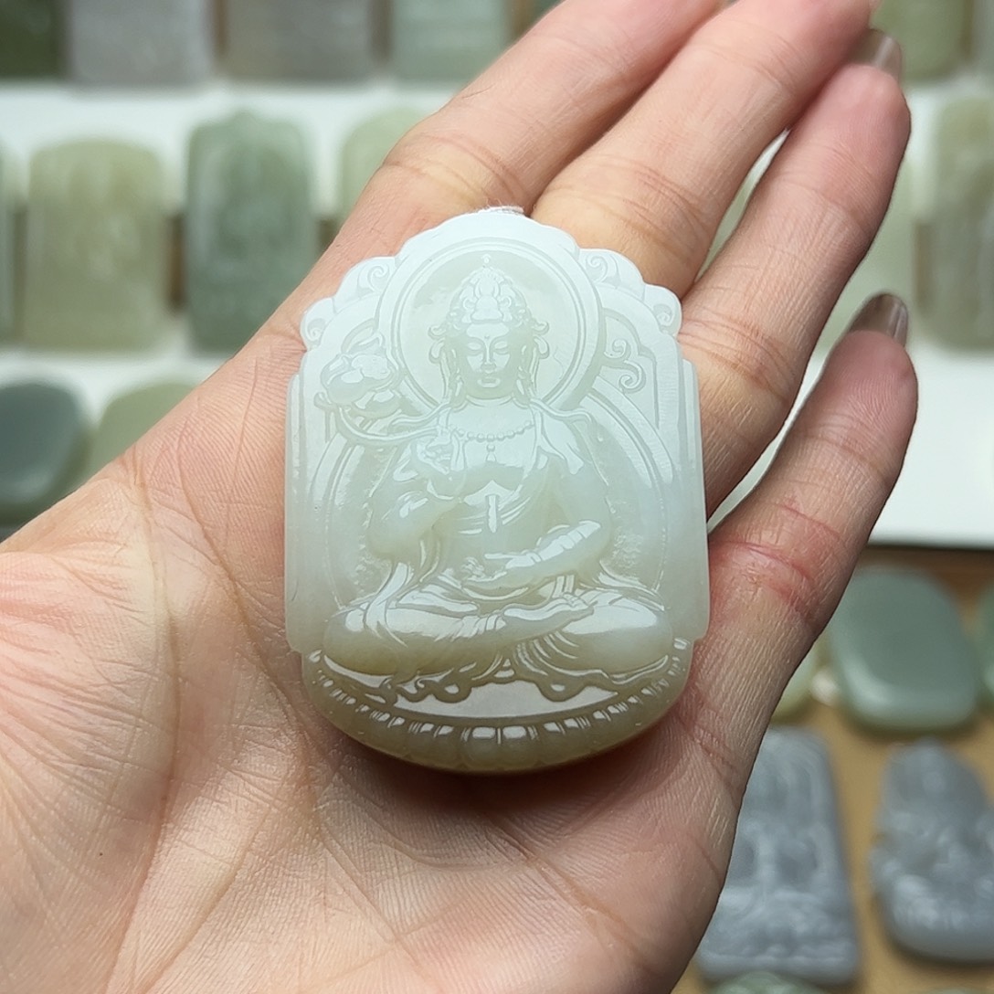 瑞***年和田玉未镶嵌颈饰