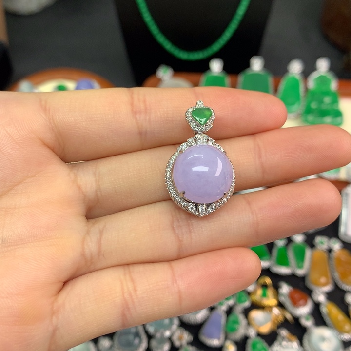 翡翠18K金镶嵌颈饰翡翠