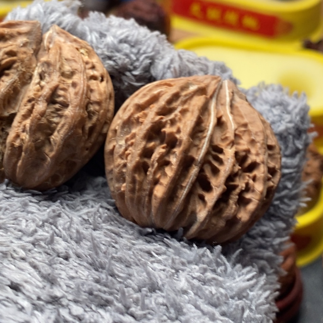 乐***玖文玩核桃吊坠有伤131