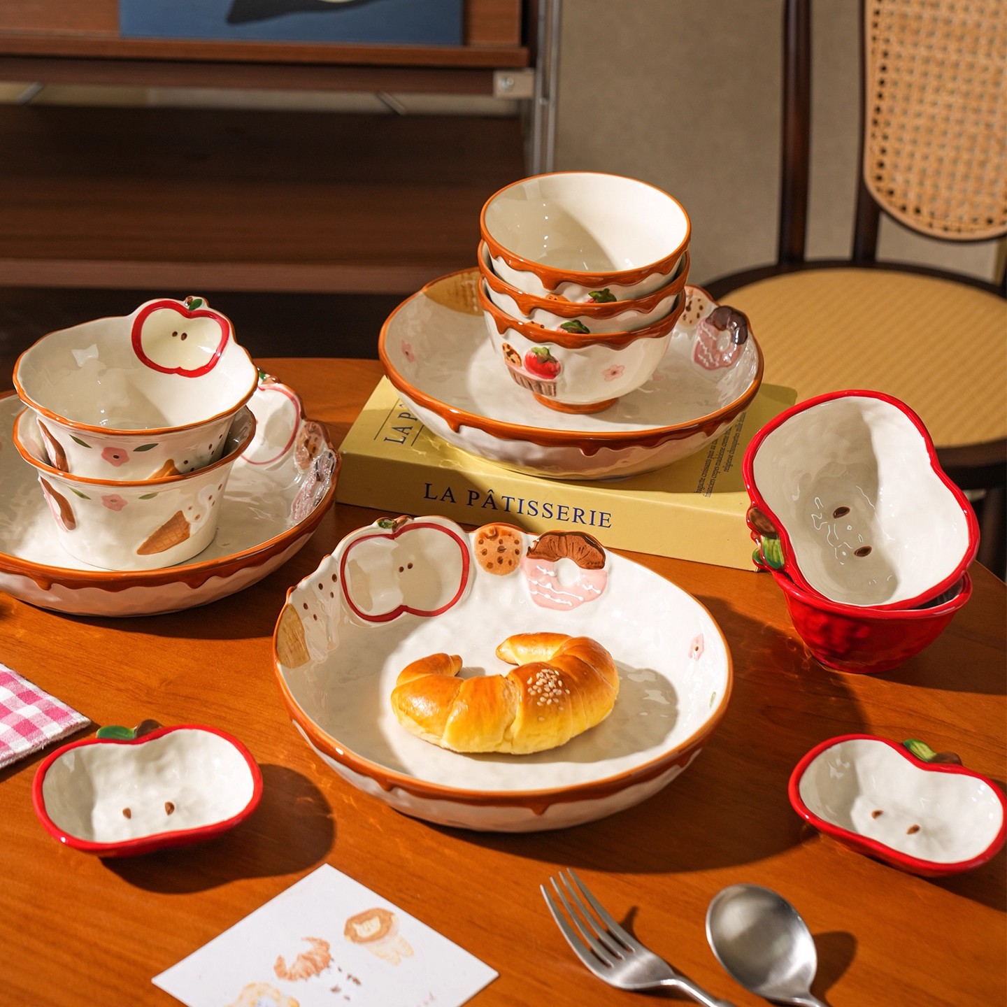 釉下可爱苹果陶瓷米饭碗家用卡通高颜值餐具手绘甜品碗酸奶碗餐盘