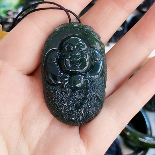 蛇纹石玉颈饰合金