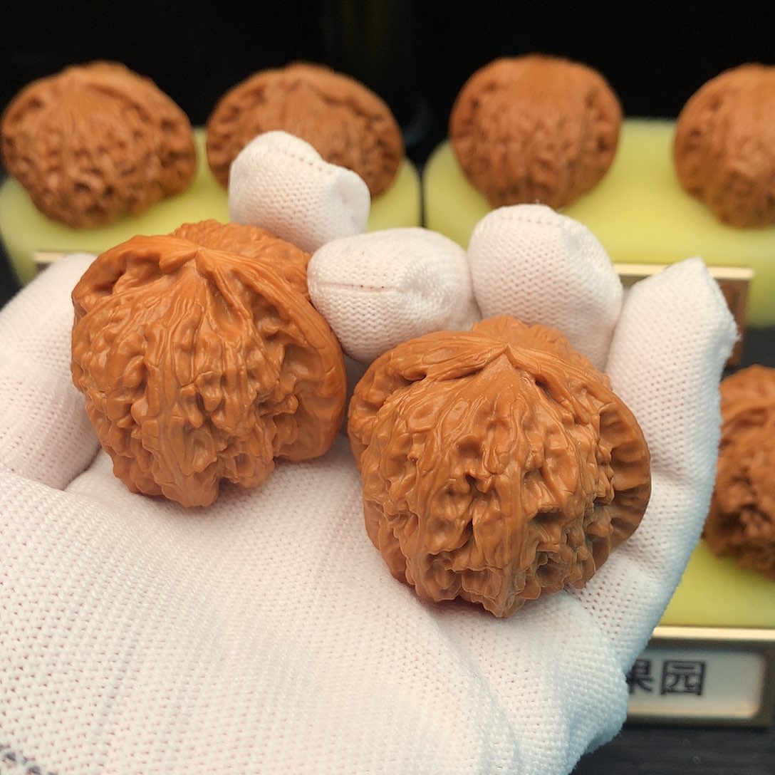 文玩核桃吊坠568号白狮子40