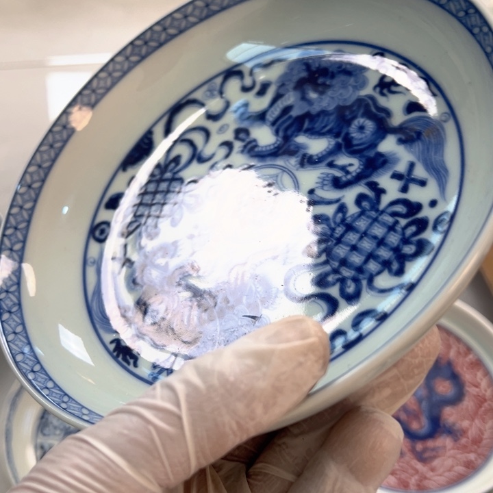 瓷片白青花狮子壶承