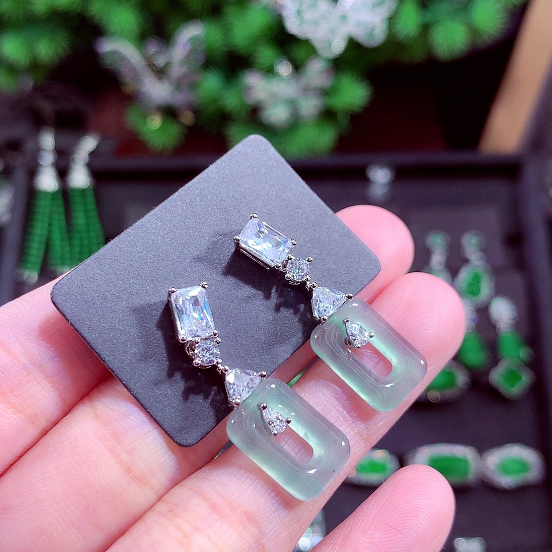 颈饰未镶嵌翡翠天然