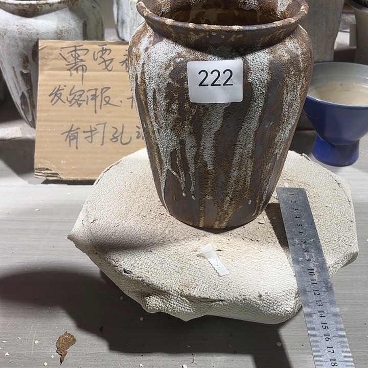 摆件陶高19，口12，有孔，222