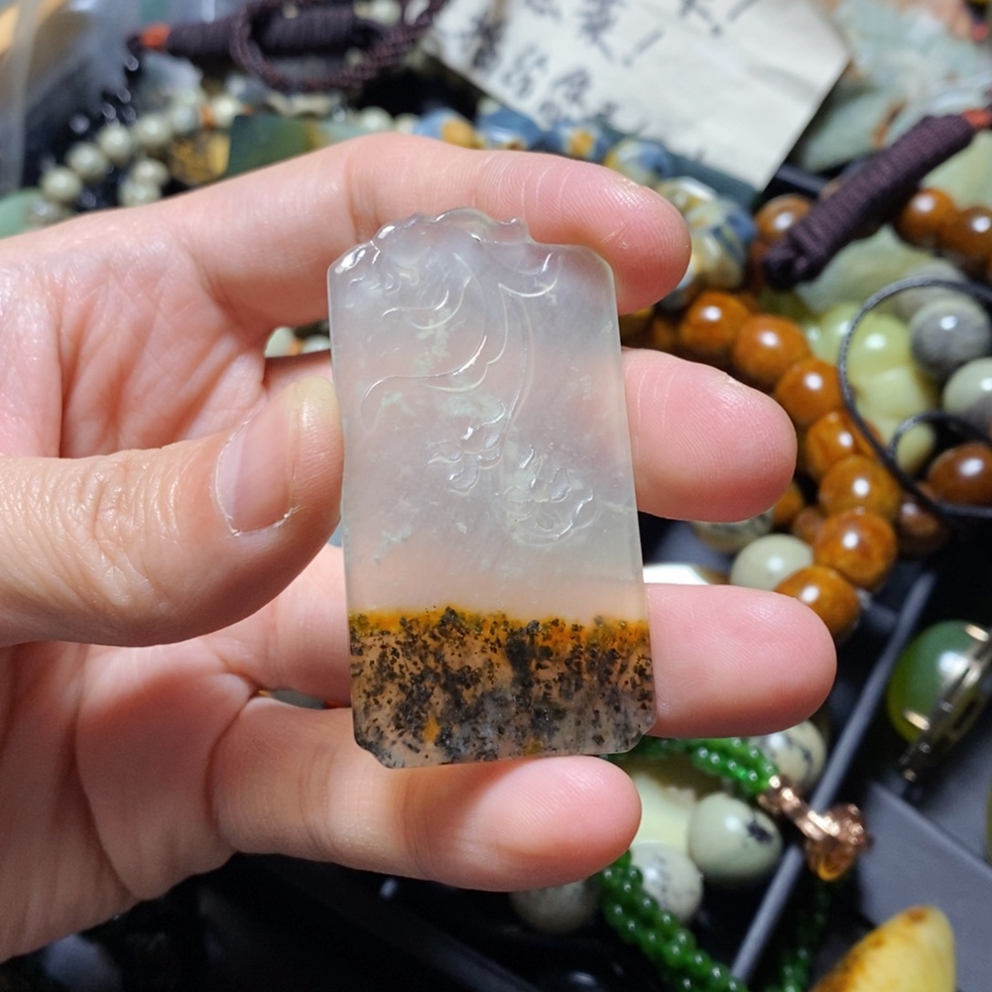 蛇纹石玉未镶嵌颈饰