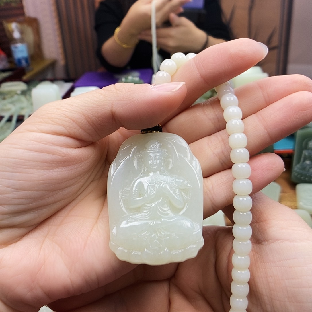 颈饰未镶嵌和田玉李*宝