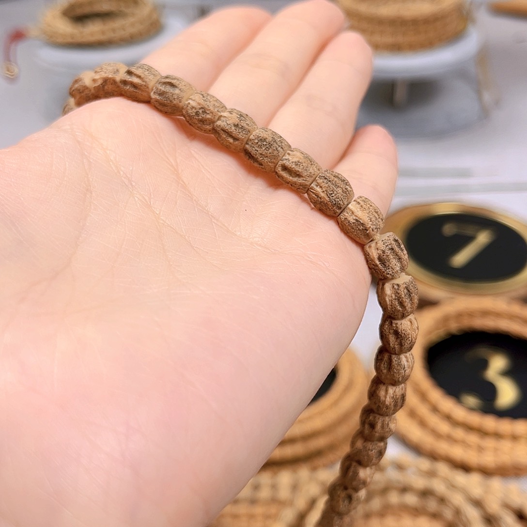 柏香籽/百香籽吊坠上*