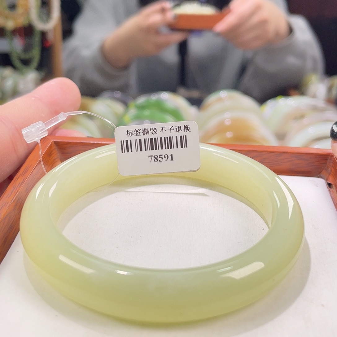 【闪购商品】和田玉手镯未镶嵌55-56