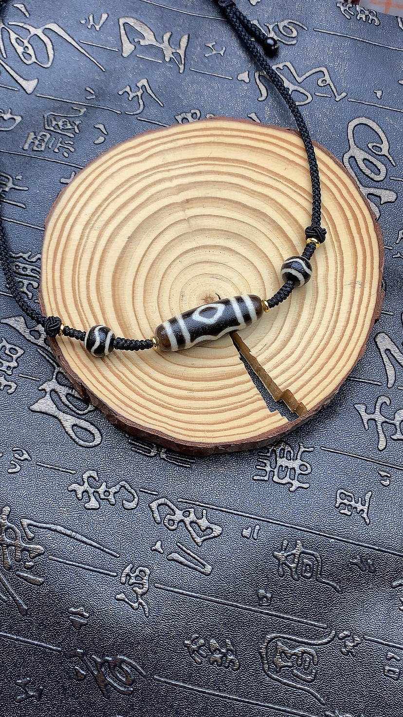 老牙黄药药坑风化包浆马蹄纹细腻凤眼三眼复古玛瑙吊坠配饰多样性