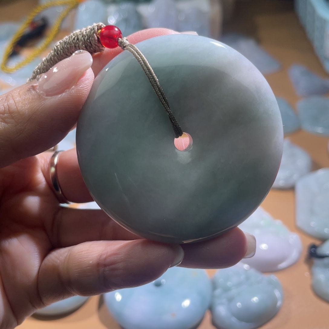 翡翠未镶嵌颈饰平安