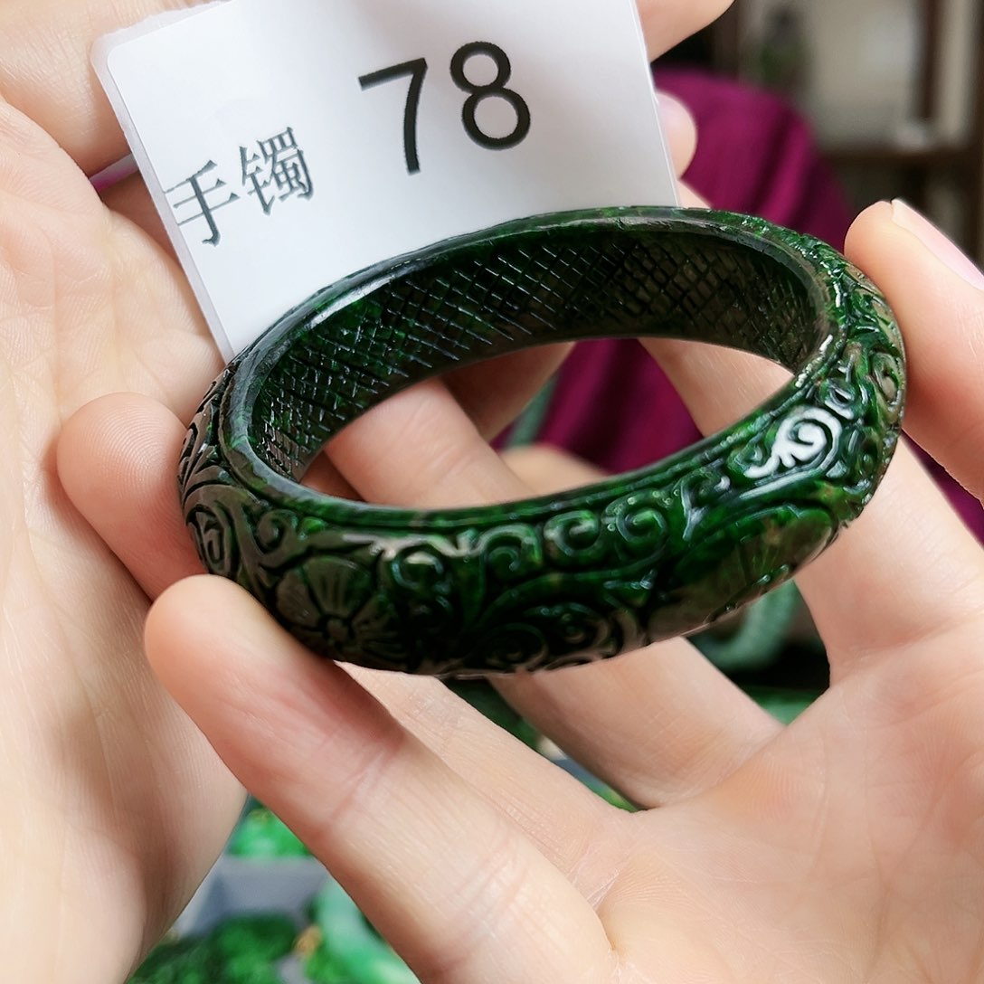 翡翠手镯未镶嵌手镯55.9