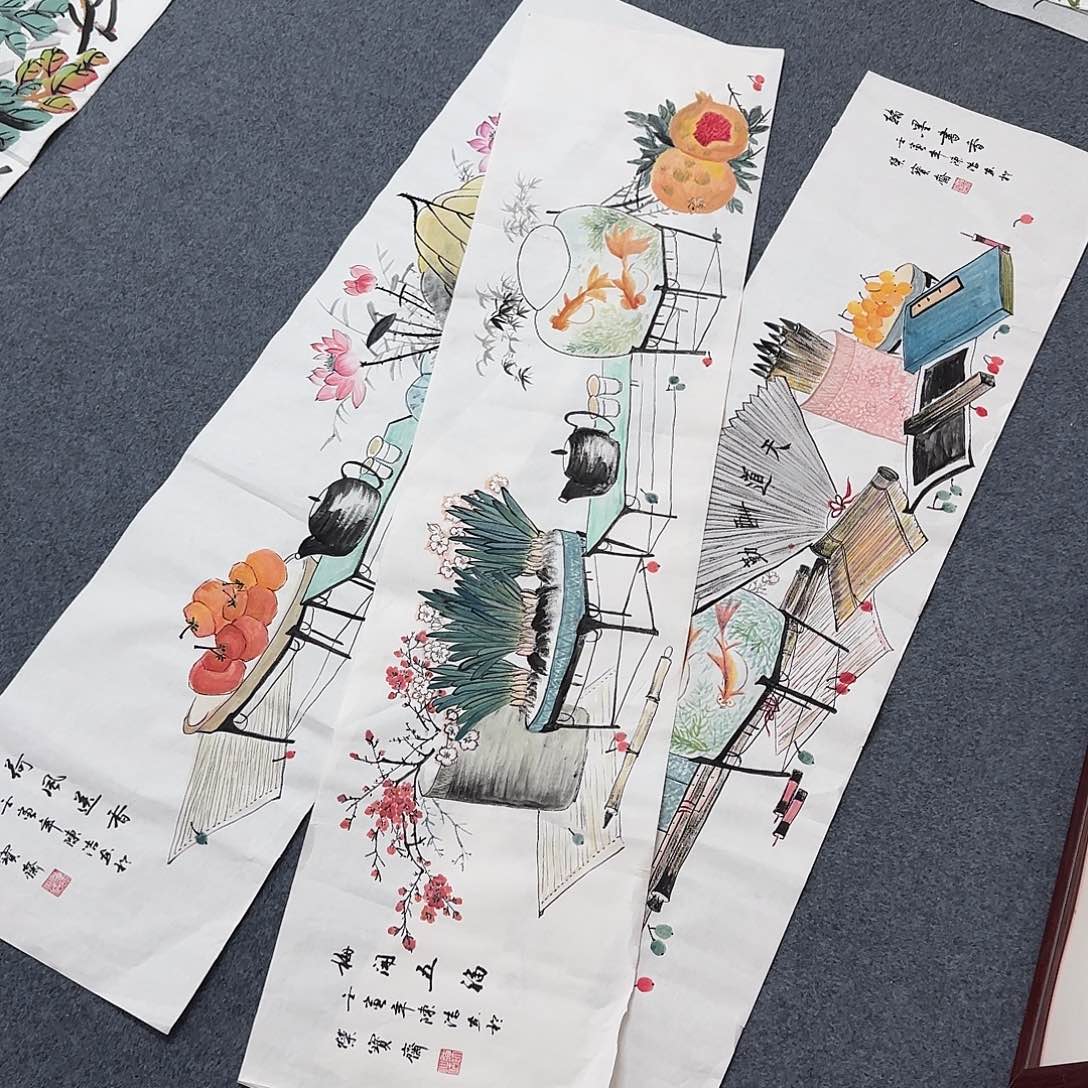 国画尺寸35X140手绘作品   略微受损不影响装裱