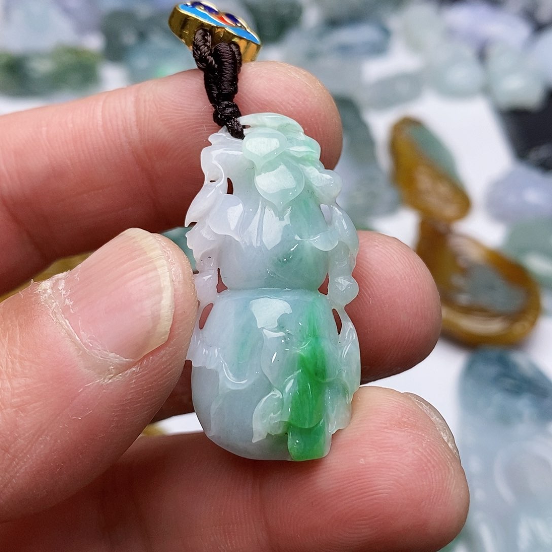 翡翠颈饰未镶嵌葫芦