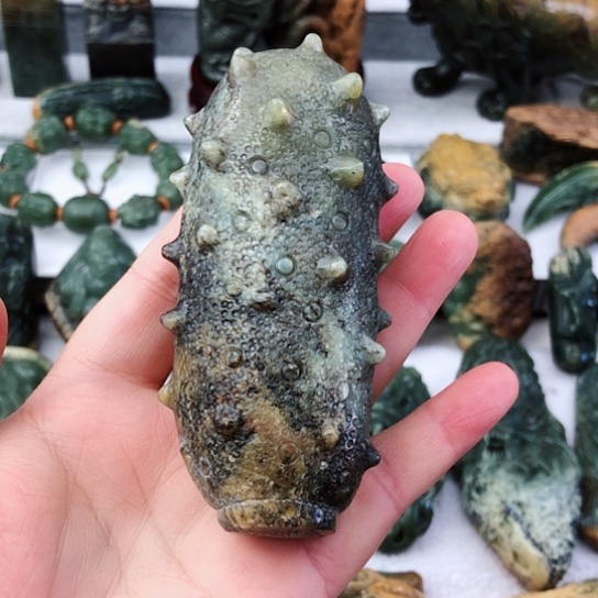 未镶嵌岫岩河磨玉（透闪石质玉）把件