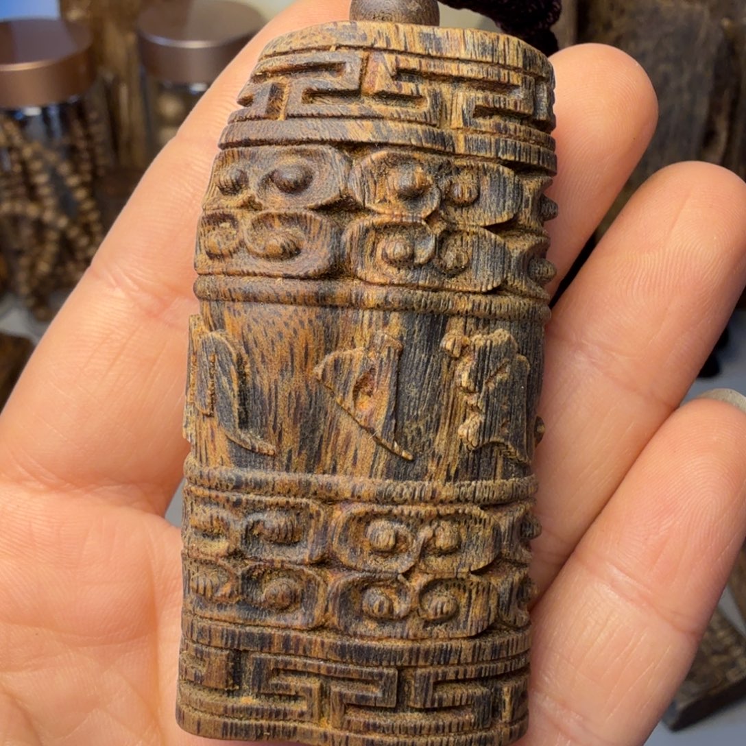 沉香枕沉香蓝宝石原母树六字真言天珠带绳33.2克