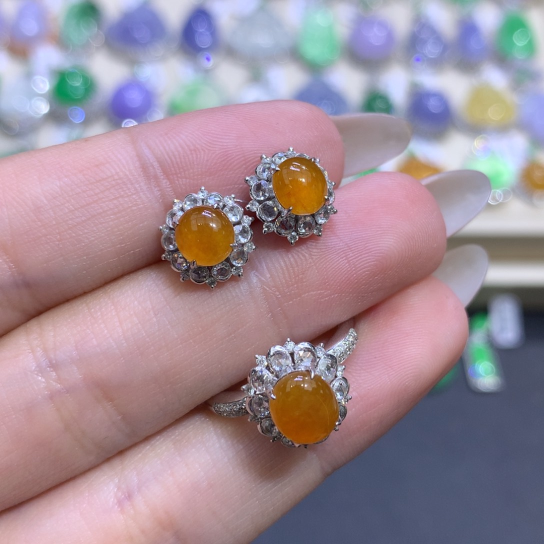 翡翠18K金镶嵌颈饰翡翠两件套