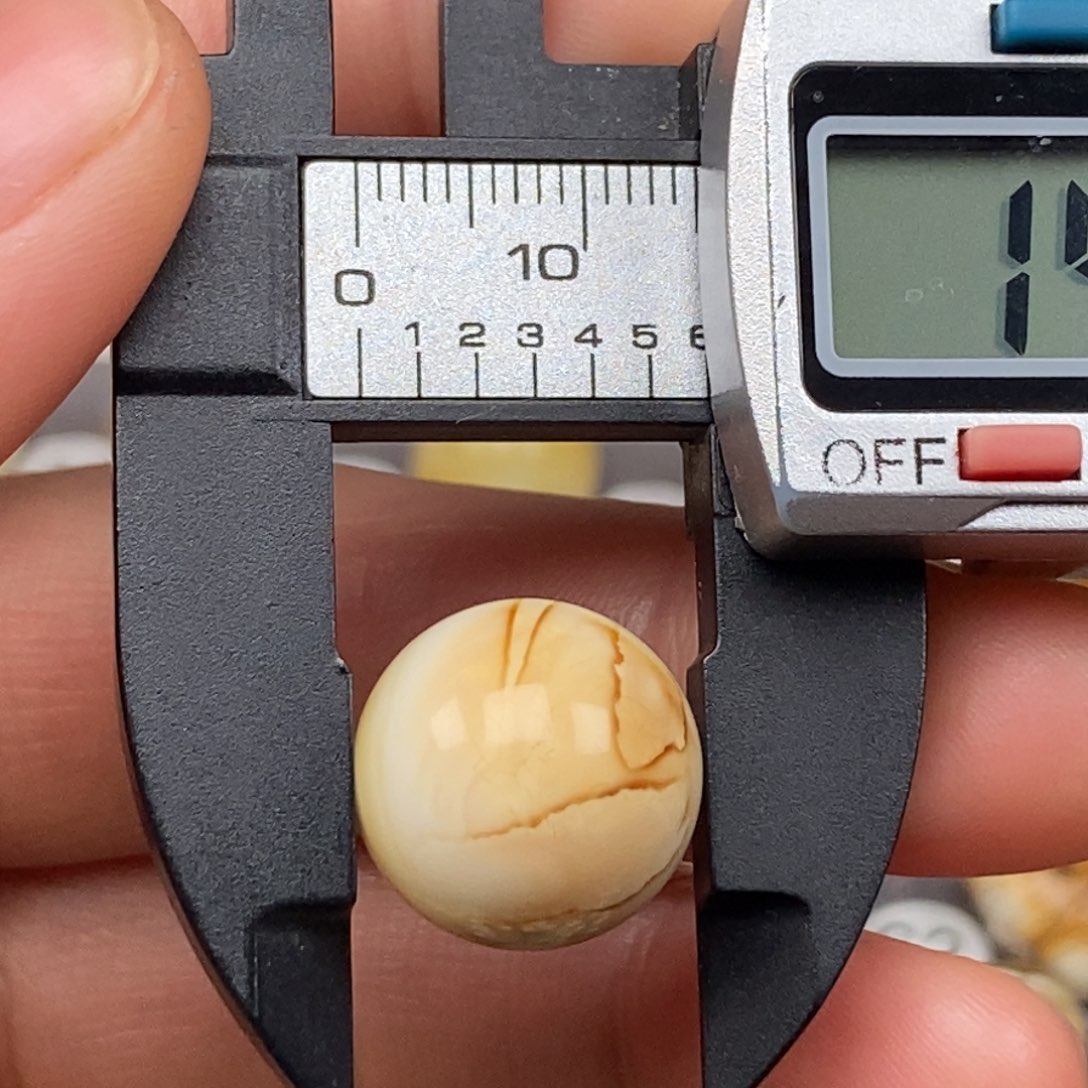 蜜蜡珠宝奇石未镶嵌