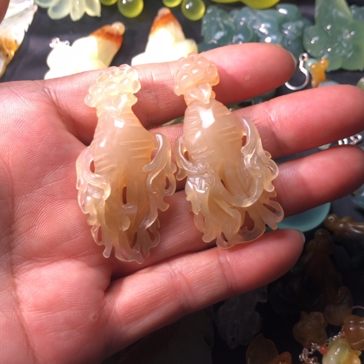 蛇纹石玉未镶嵌耳坠