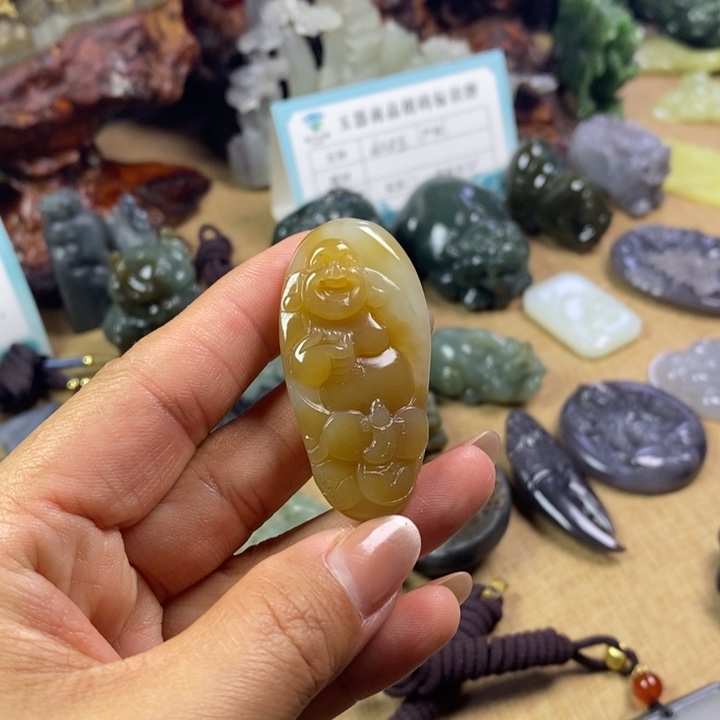 和田玉未镶嵌颈饰