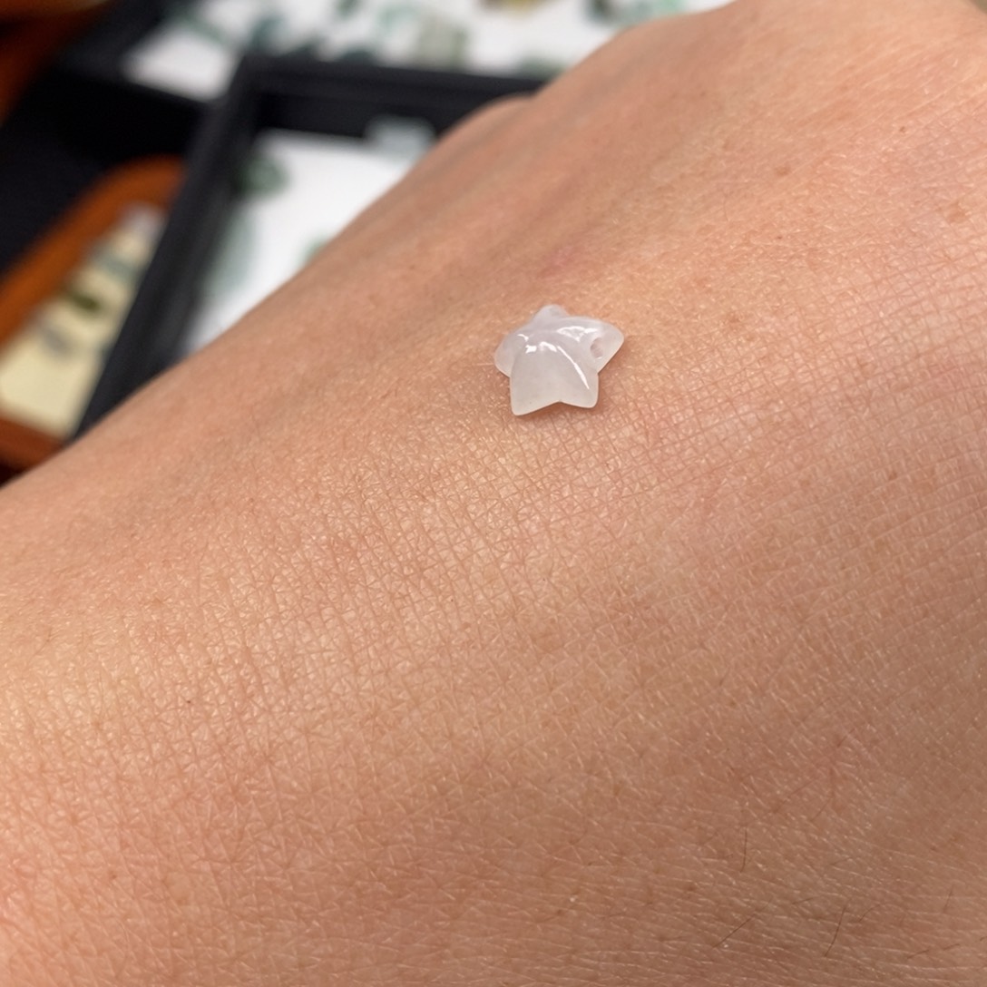 翡翠颈饰未镶嵌春**日翡翠