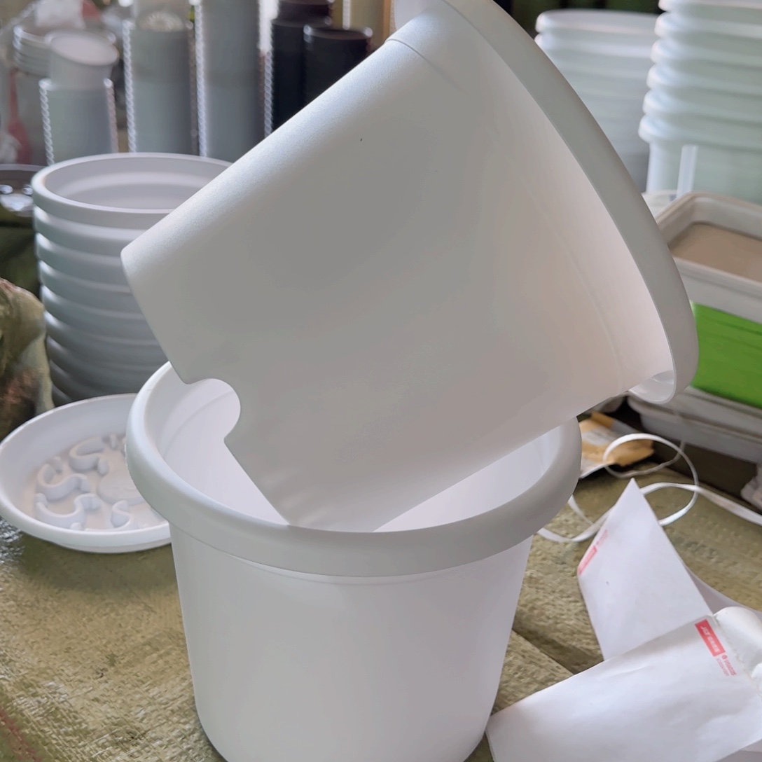 树脂四季盆3#10个，210托盘16个，180托盘16个