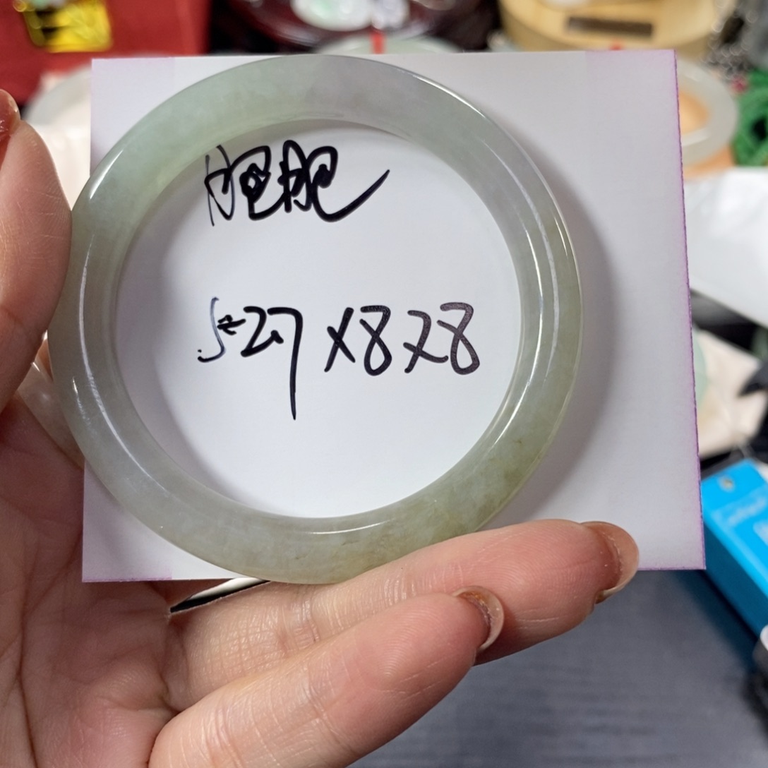 翡翠手镯未镶嵌肥*天然翡翠