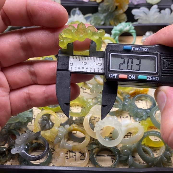 蛇纹石玉合金颈饰