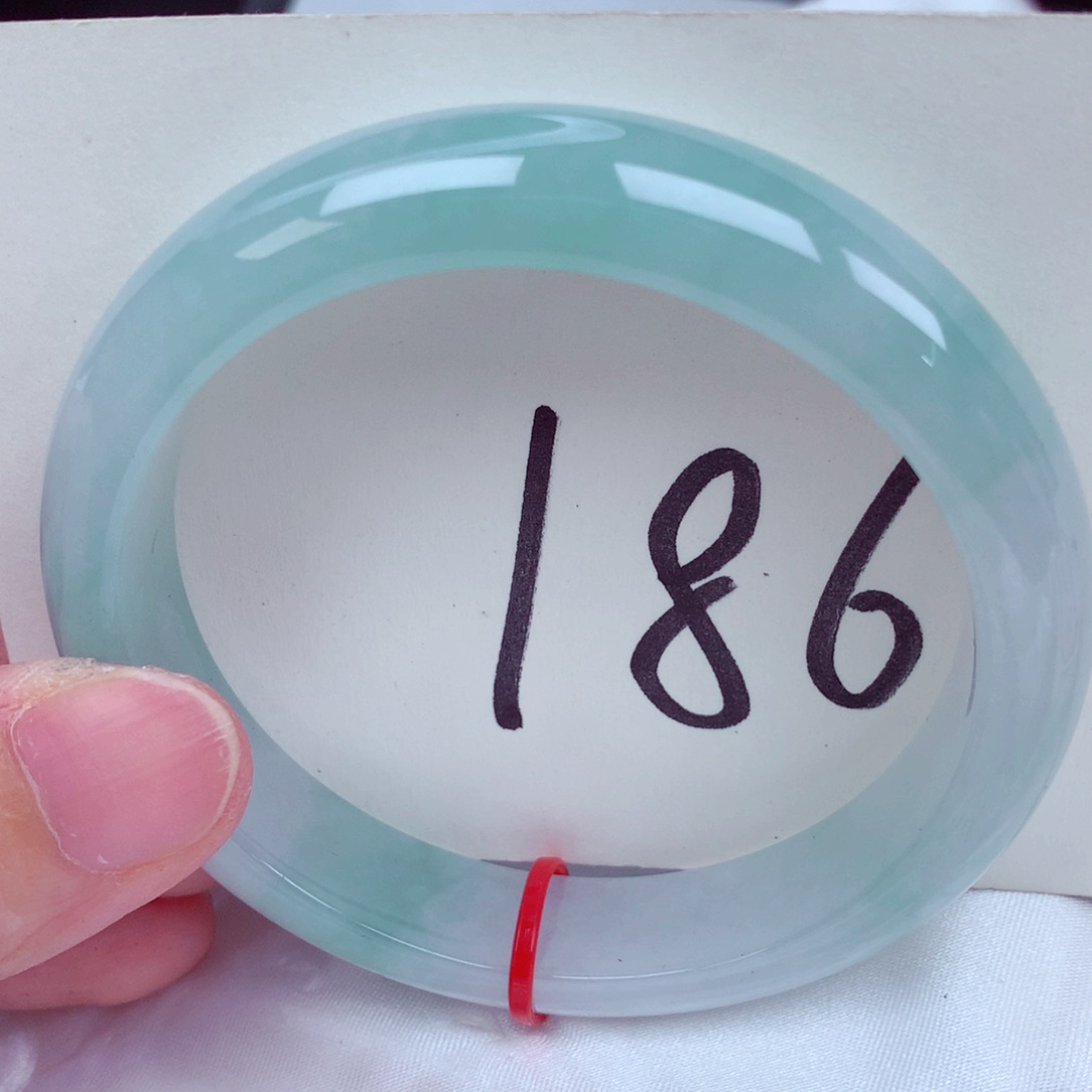 翡翠手镯未镶嵌翡翠