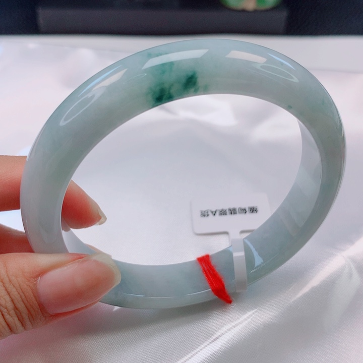 翡翠手镯未镶嵌61圈