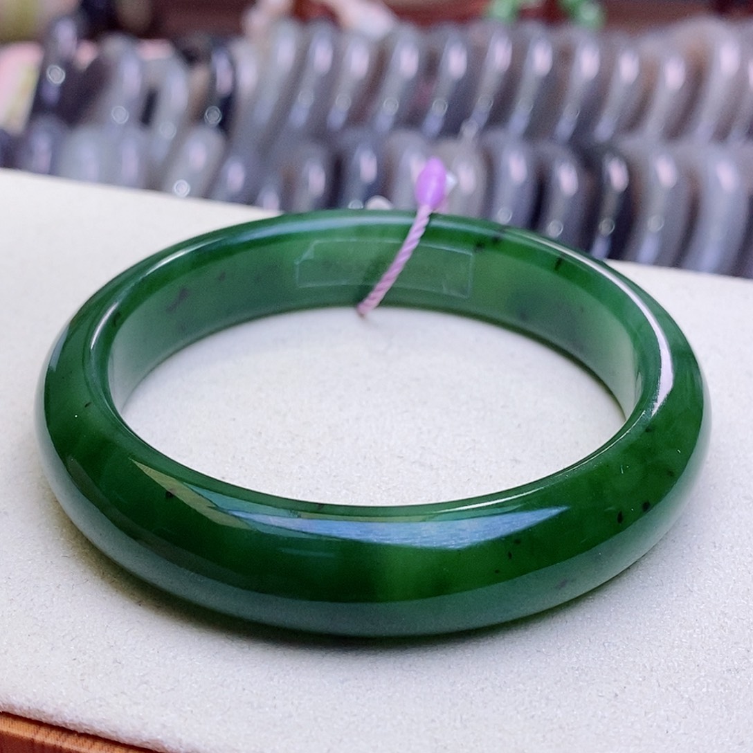 和田玉未镶嵌颈饰收藏级55.6碧玉老矿料高冰辣绿手镯