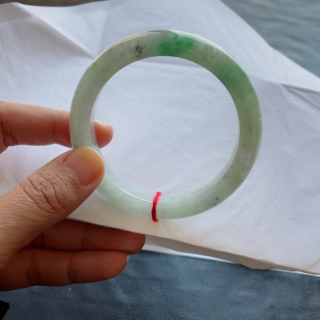 翡翠手镯未镶嵌翡翠手镯